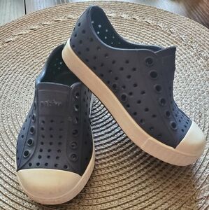 Native sneakers toddler sz 5 navy blue